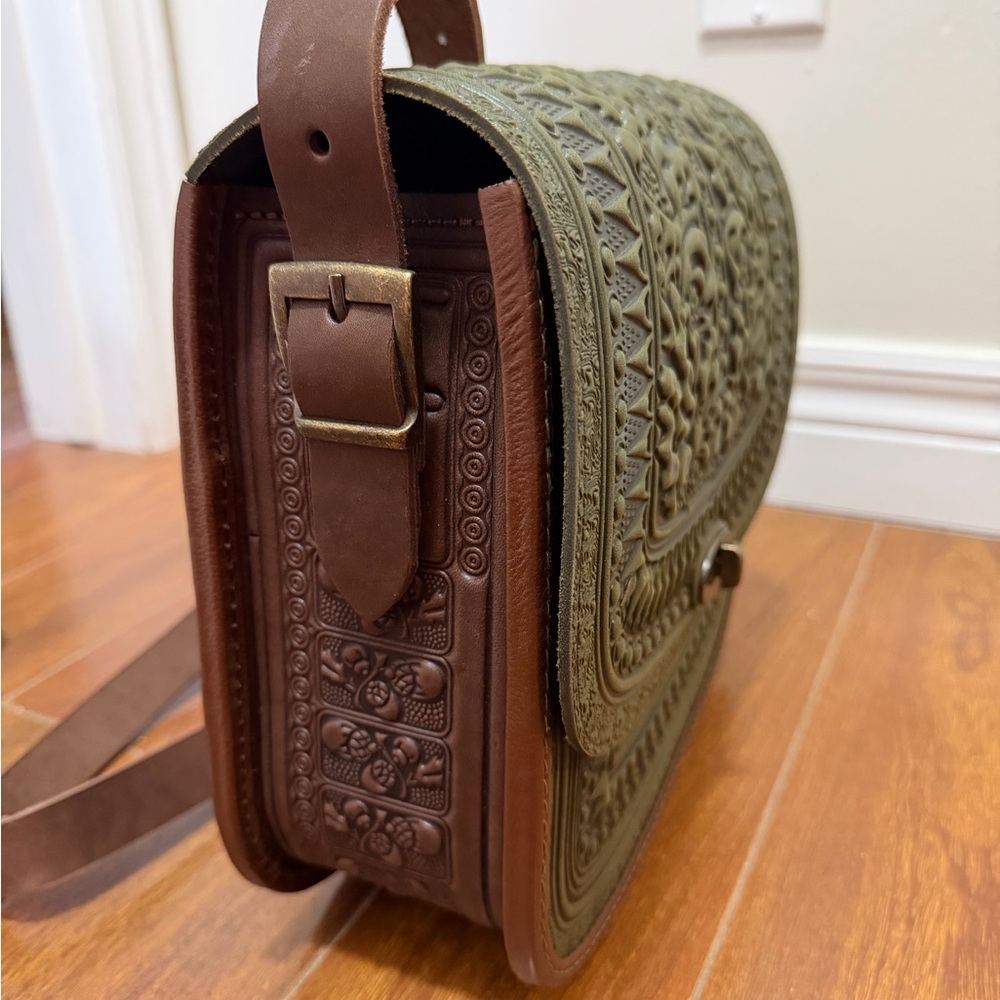 Hand-tooled Ukrainian Leather Saddle Bag - Picture 3 of 7